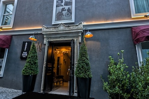 Front of property - Pino Verde Hotel (Istanbul)