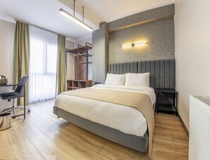 Chambre Simple Deluxe | Literie de qualité supérieure, minibar, bureau