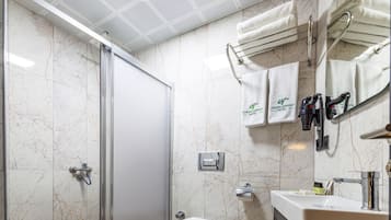 Family Room | Bilik Mandi | Pancuran mandi, hulu semburan mandi hujan