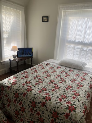 2 chambres, fer et planche à repasser, Wi-Fi, draps fournis