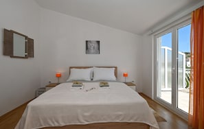 3 bedrooms, iron/ironing board, travel cot, free WiFi - Apartman sa Pogledom na More Villa Ljube Okrug Gornji Čiovo (Okrug Gornji)