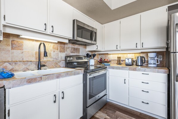 Fridge, microwave, oven, stovetop