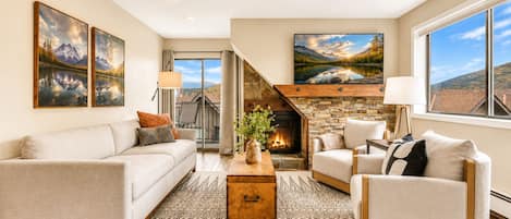 Smart TV, fireplace