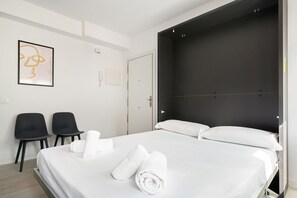 1 slaapkamer, een strijkplank/strijkijzer, gratis wifi, beddengoed