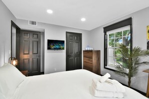 Villa | 2 bedrooms, Internet - Escape to This Luxury Wilton Manors Villa (Wilton Manors)
