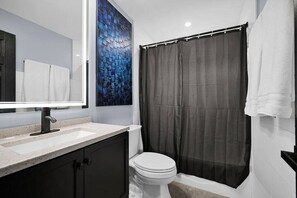 Villa | Bathroom - Private 2-bedroom Wilton Villas (Wilton Manors)