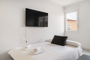 1 chambre, fer et planche à repasser, Wi-Fi gratuit, draps fournis