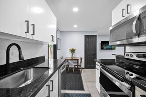 2 bedrooms, Internet - Luxury 2-bedroom Villa in Wilton Manors (Wilton Manors)