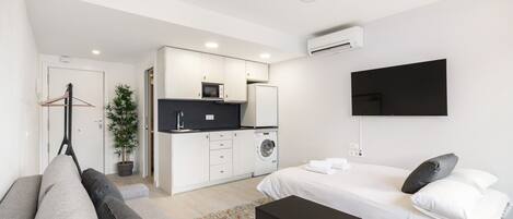 Iron/ironing board, free WiFi, bed sheets