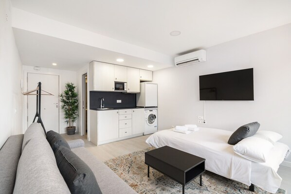 Iron/ironing board, free WiFi, bed sheets