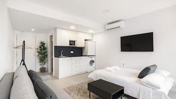 Iron/ironing board, free WiFi, bed sheets