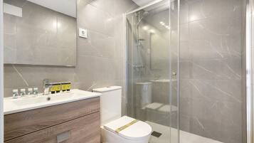 Bruser, hårtørrer, håndklæder