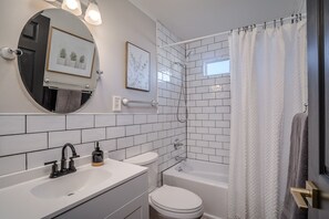 Handtücher, Seife, Toilettenpapier