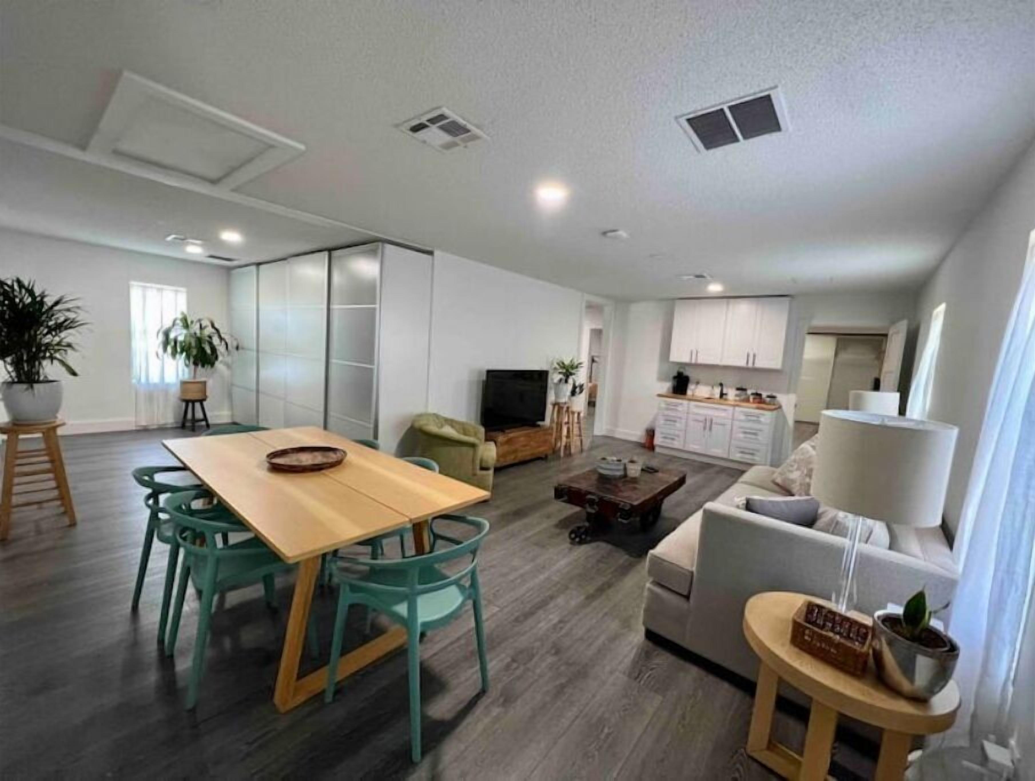 Newly Renovated 6 Miles to Beach King Beds & No Cleaning Fee!