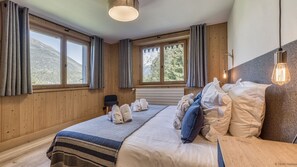 4 bedrooms, iron/ironing board, free WiFi, bed sheets - Chalet Castor Gorgeous ski-in/ski-out 4 bedroom chalet in Les Houches (Les Houches)