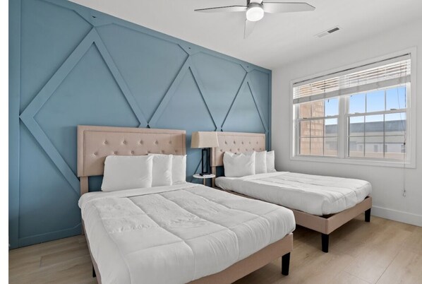 1 bedroom, desk, WiFi