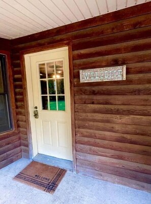 Exterior detail - Secluded cabin adjoins Mark Twain National Forest (Dora)
