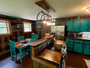 Fridge, microwave, oven, stovetop - Secluded cabin adjoins Mark Twain National Forest (Dora)