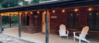Secluded cabin adjoins Mark Twain National Forest