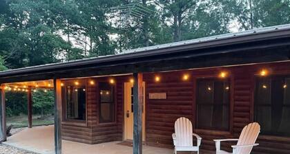 Secluded cabin adjoins Mark Twain National Forest