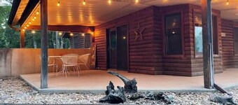 Secluded cabin adjoins Mark Twain National Forest