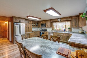 Fridge, microwave, dishwasher, coffee/tea maker - Libby Home w/ Mountain Views, Gazebo & Fire Pit! (Libby)