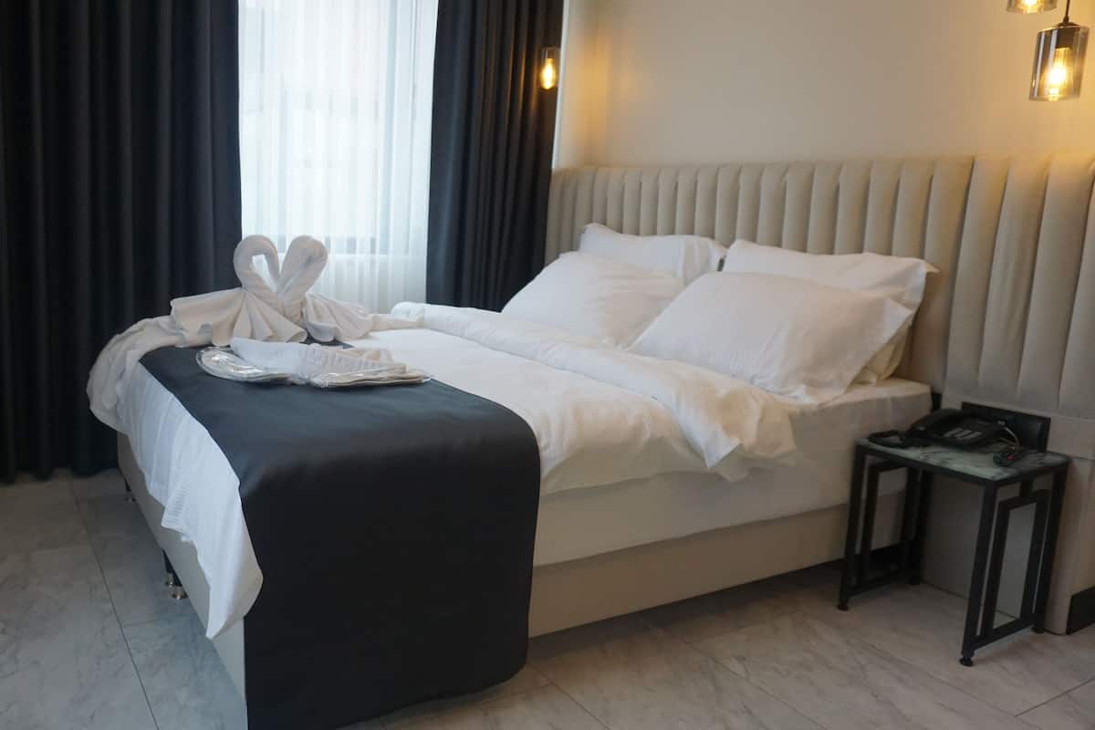 1 slaapkamer, luxe beddengoed, een bureau, een laptopwerkplek