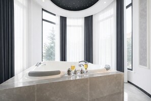 Honeymoon Room, Bathtub | Bathroom - D Twins Airport Hotel (Arnavutköy)