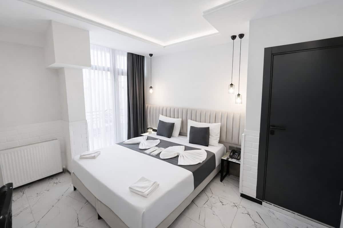 Premium bedding, minibar, desk, laptop workspace