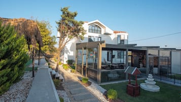 Daily buffet breakfast (EUR 10 per person)