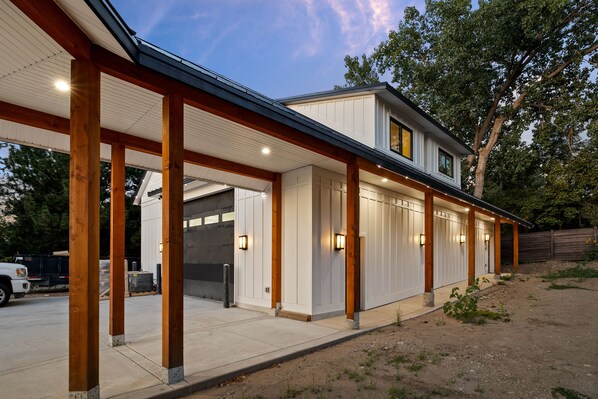 Exterior - Cozy Apartment about a mile from Big Cottonwood Canyon (Cottonwood Heights)