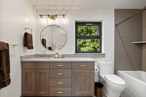 Towels, soap, shampoo - Cozy Apartment about a mile from Big Cottonwood Canyon (Cottonwood Heights)