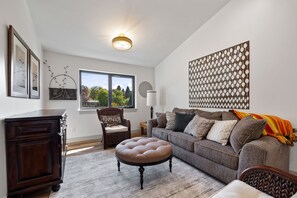 Living area - Cozy Apartment about a mile from Big Cottonwood Canyon (Cottonwood Heights)