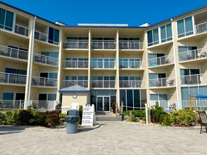 Exterior - Ocean Front Resort w/ Beachfront Pool & Beach Access - Studio Unit (Ormond Beach)
