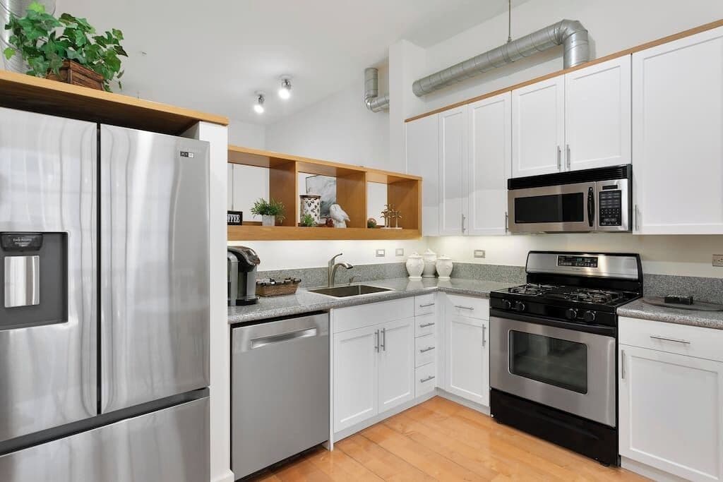 冰箱、微波炉、烤箱、炉灶