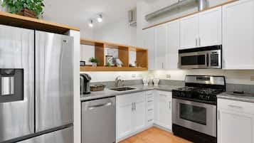 Fridge, microwave, oven, stovetop