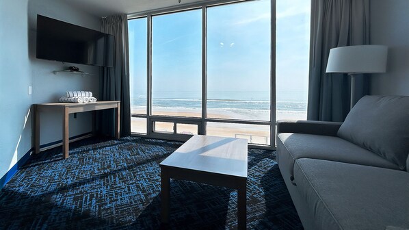 TV, DVD player - Ocean Front Resort w/ Beachfront Pool & Beach Access - Studio Unit (Ormond Beach)