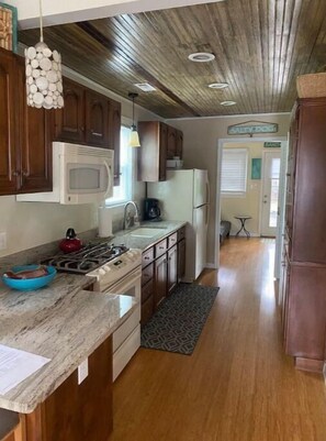 Fridge, microwave, oven, stovetop - Unique Beach Cottage Near Bases
 (Norfolk)