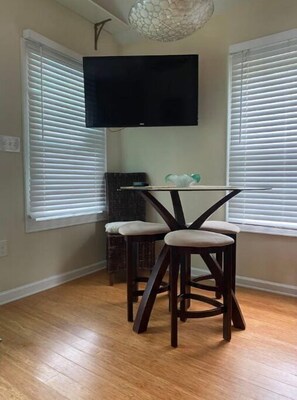 Dining - Unique Beach Cottage Near Bases
 (Norfolk)