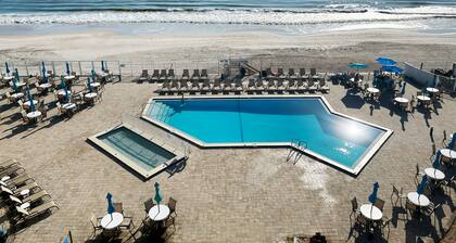 Resort w/ Pool & Beach Access - 2 Bedroom Unit