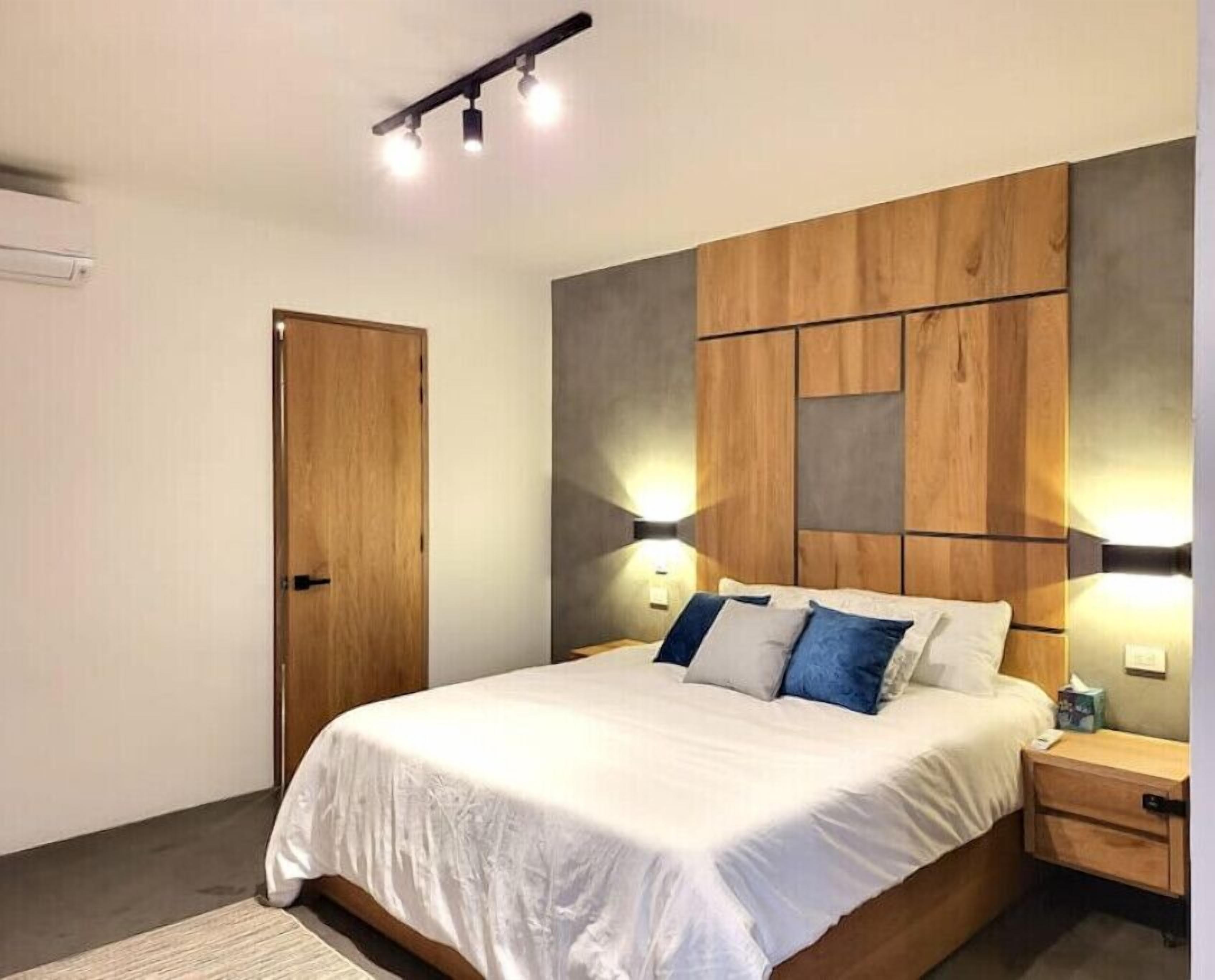 2 Schlafzimmer, Zimmersafe, Schreibtisch, Bügeleisen/Bügelbrett