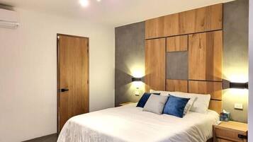 2 bedrooms, in-room safe, desk, iron/ironing board