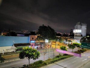 Exterior - New Beautiful Renovation! Perfect Location! A/C, Washer/Dryer, Fast internet! (Medellín)