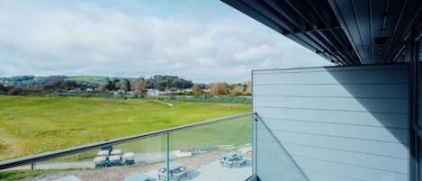 Deluxe Double Room, Balcony, Golf View | Teres/patio