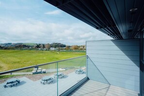 Deluxe dubbelrum - balkong - utsikt mot golfbanan | Terrass/Patio