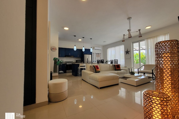 Deluxe Villa, 3 Bedrooms, Pool View | Living area