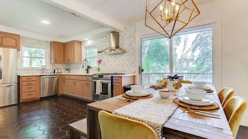 雪櫃、微波爐、焗爐、爐具