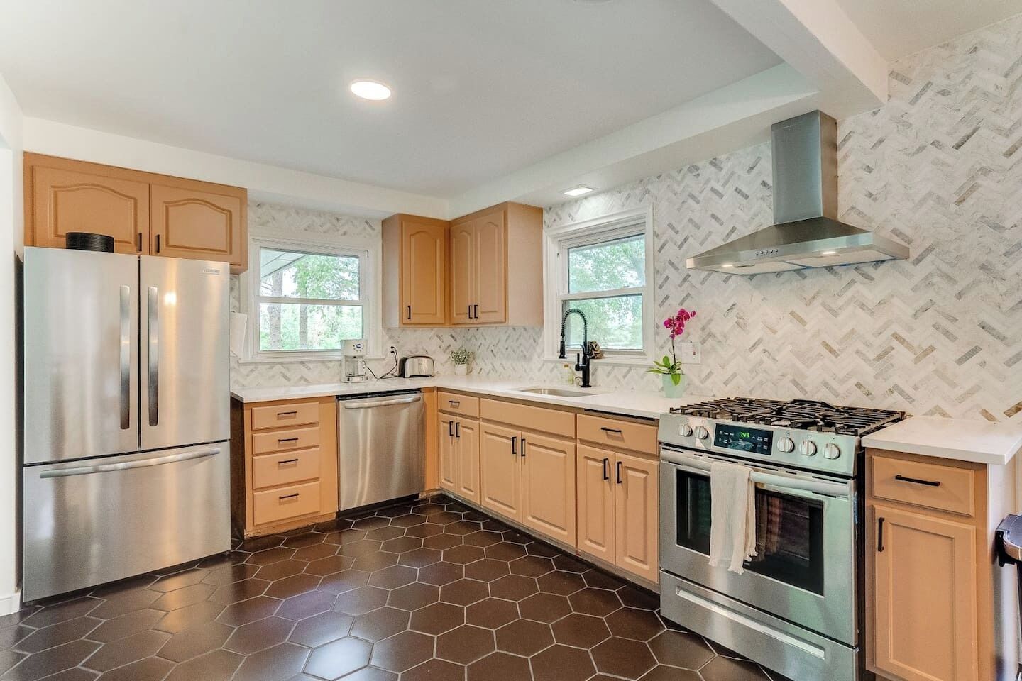 Kühlschrank, Mikrowelle, Ofen, Herdplatte