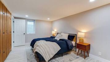 4 bedrooms, desk, travel cot, WiFi