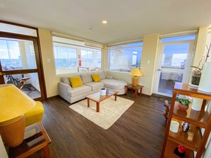 Deluxe Duplex, 1 King Bed, Jetted Tub, City View | Premium bedding, down comforters, pillowtop beds, minibar